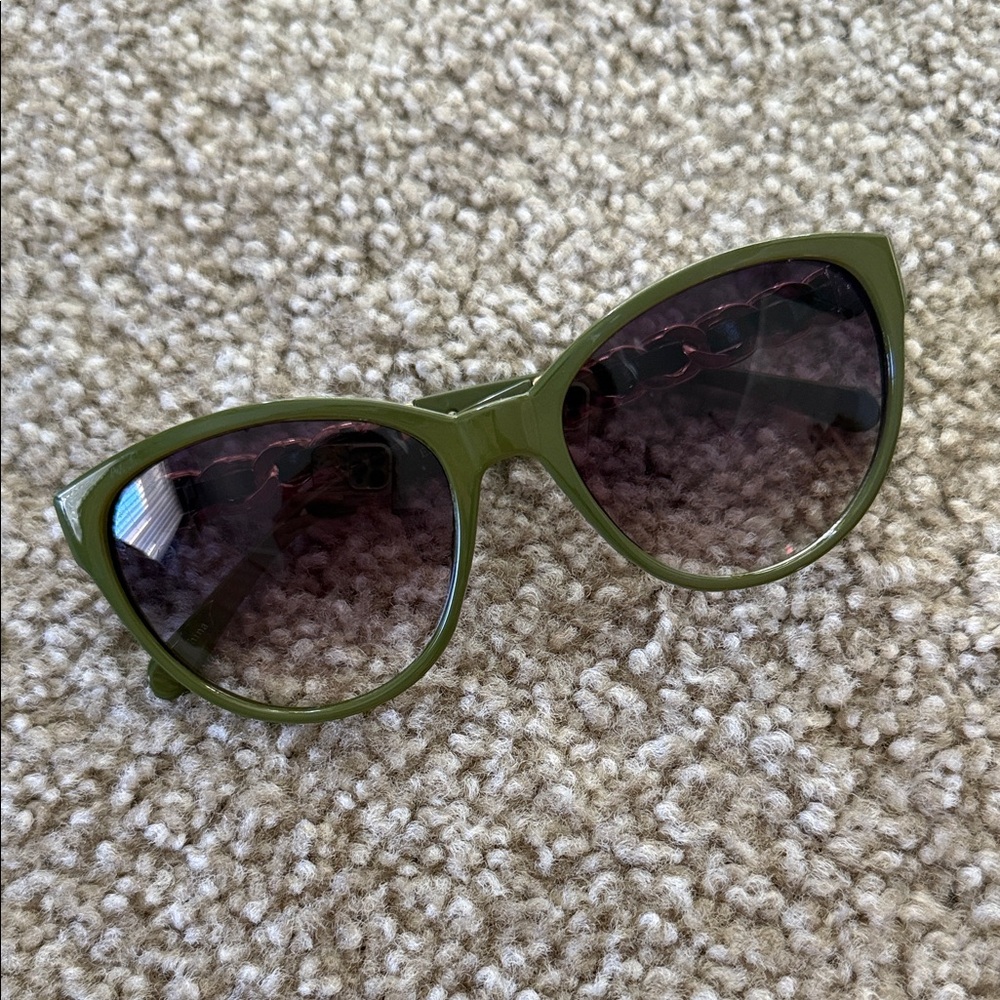 Olive Green Fashion Sunglasses w/ Gold Chain Accent Arms